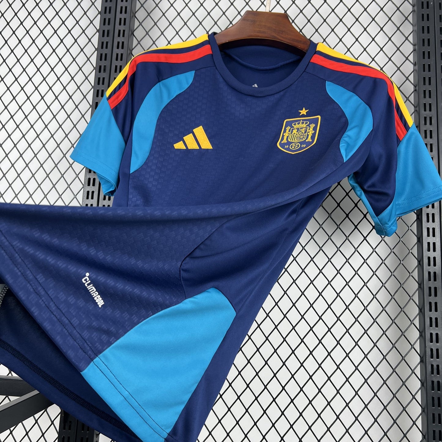 Camisa Espanha Treino l 2026 | Versão Torcedor Masculina