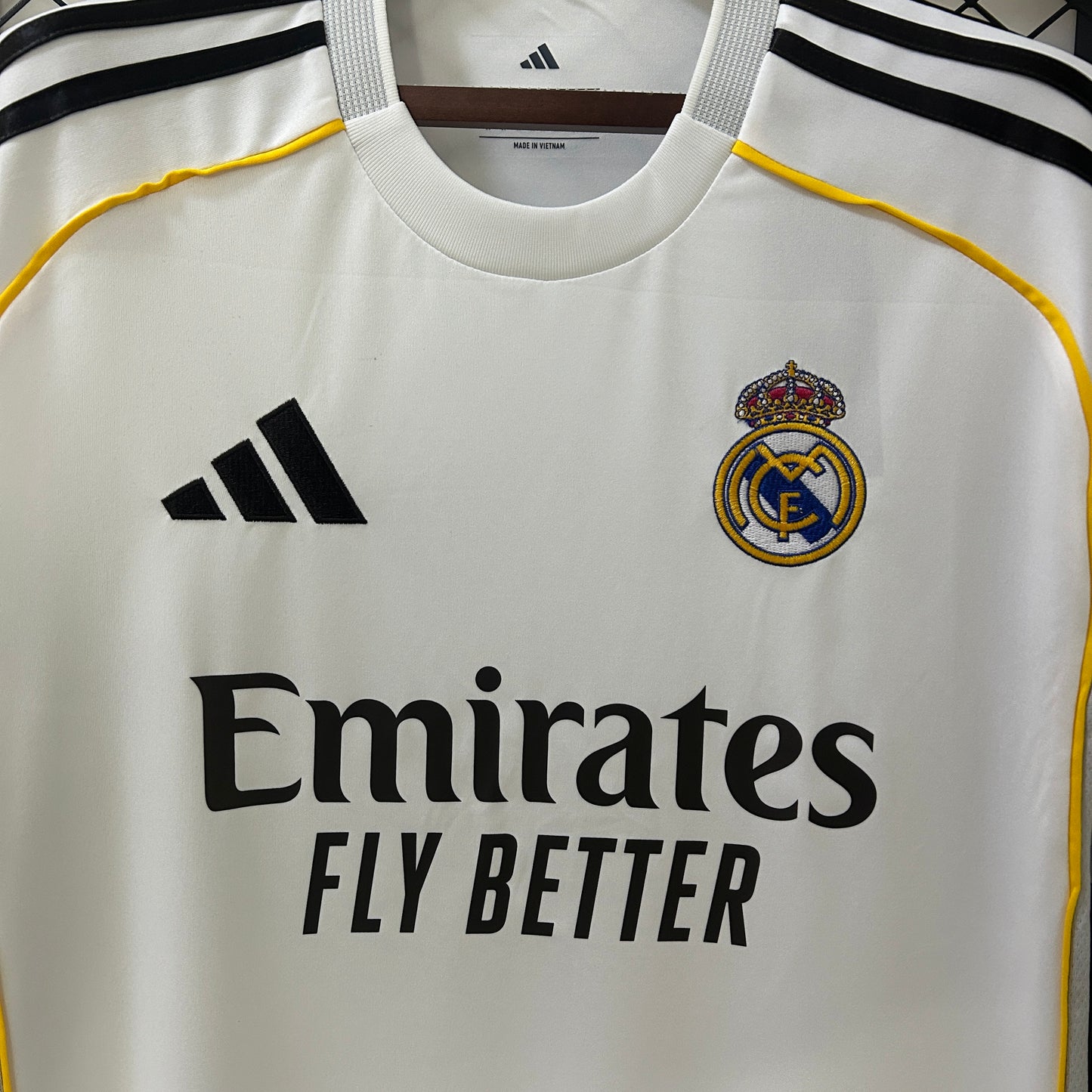 Camisa do Real Madrid l 2025/26 Masculina Torcedor