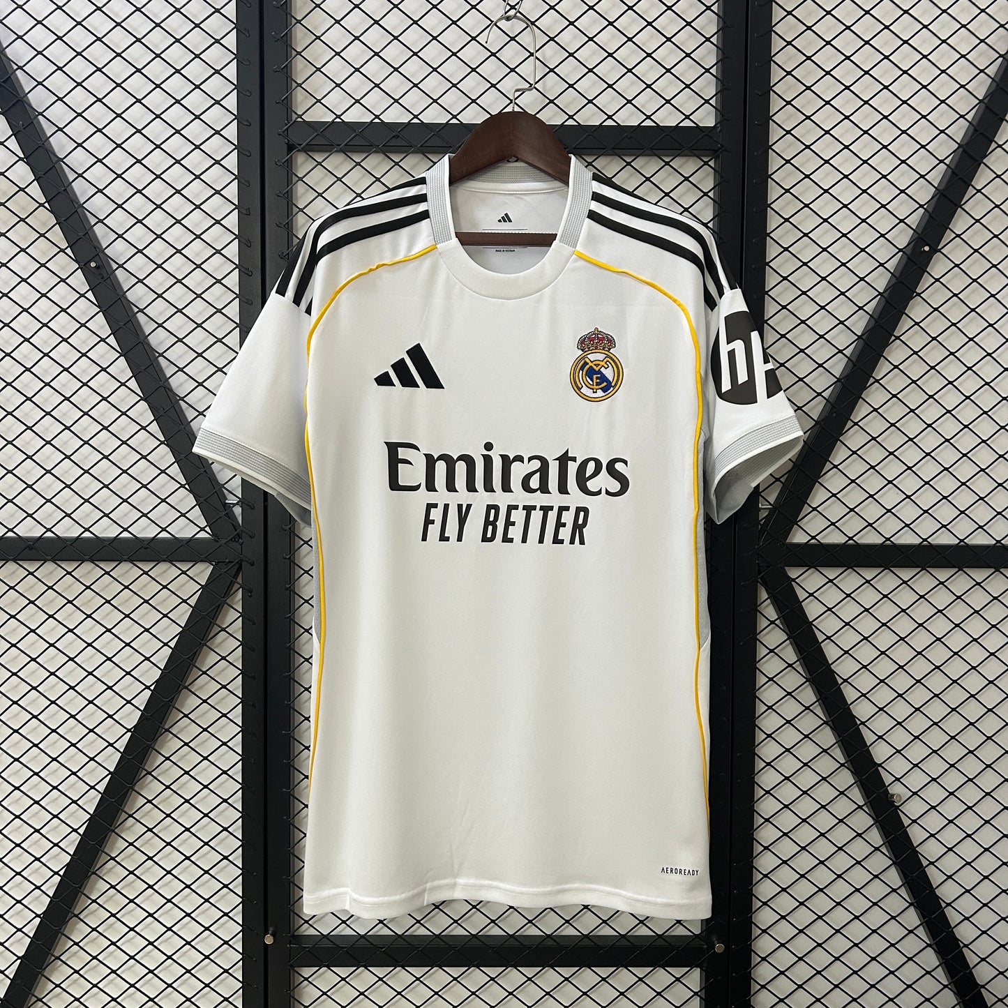 Camisa do Real Madrid l 2025/26 Masculina Torcedor