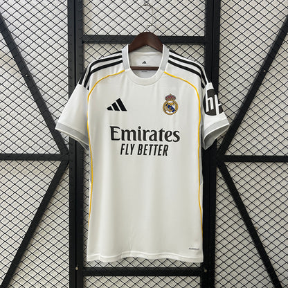 Camisa do Real Madrid l 2025/26 Masculina Torcedor