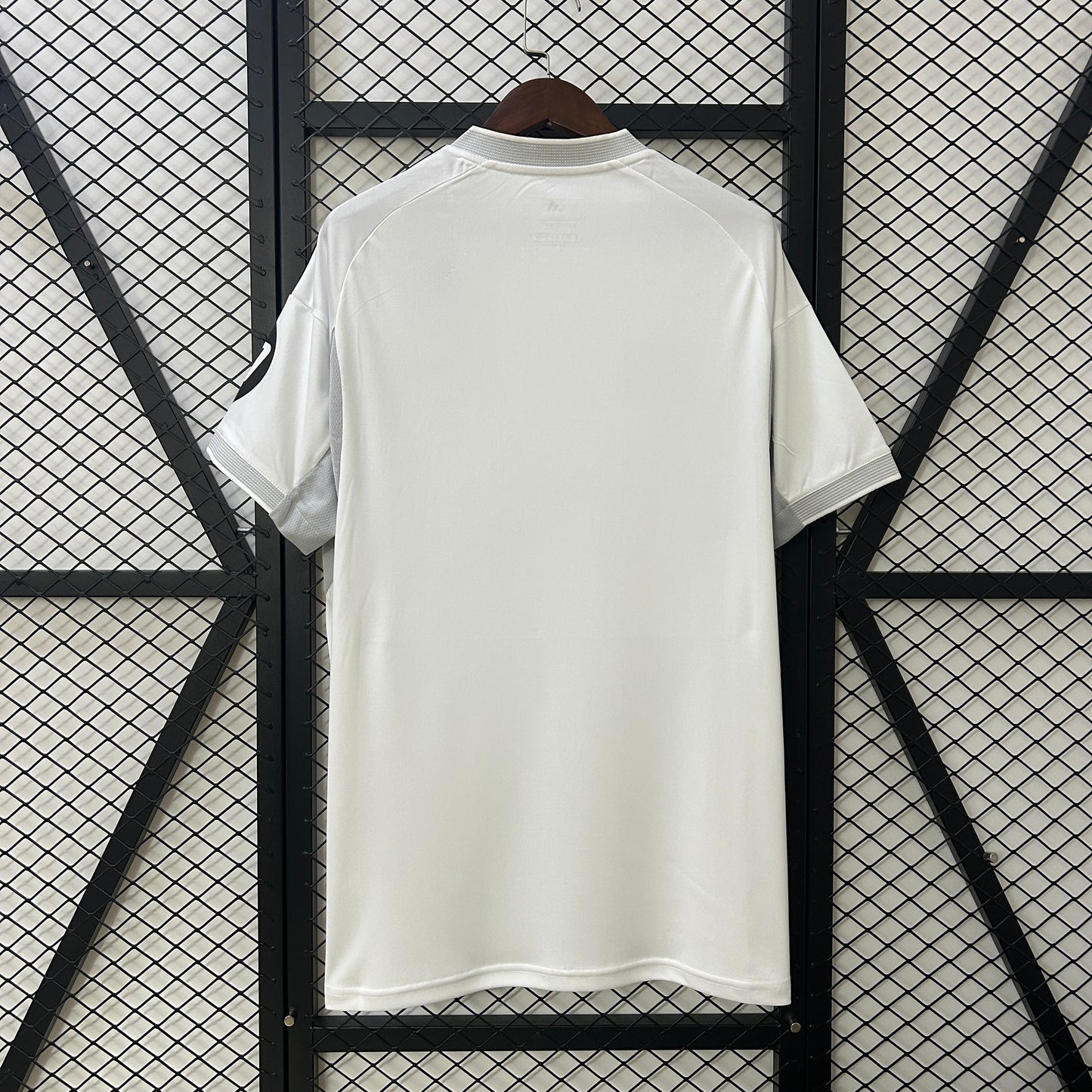 Camisa do Real Madrid l 2025/26 Masculina Torcedor