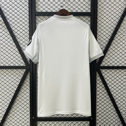 Camisa do Real Madrid l 2025/26 Masculina Torcedor