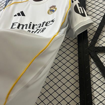Camisa do Real Madrid l 2025/26 Masculina Torcedor