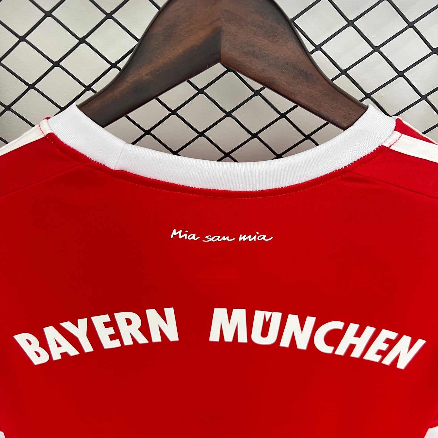 Camisa do Bayern de Munich l 2017/18 Masculina Torcedor